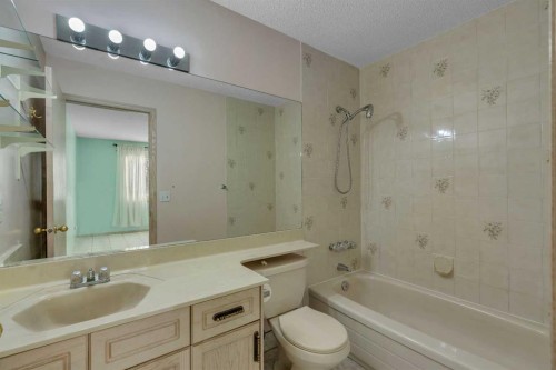 12 Hawkland Crescent Nw, Calgary, AB - Indoor Photo Showing Bathroom
