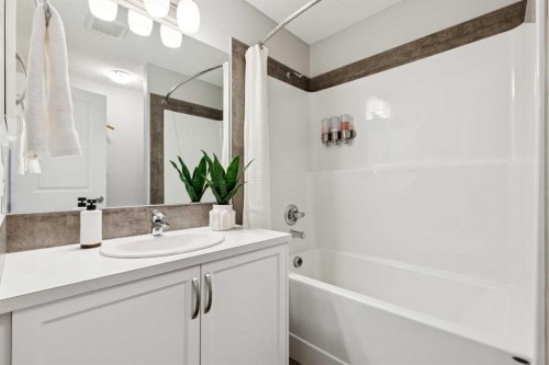 98 Magnolia Square Se, Calgary, AB - Indoor Photo Showing Bathroom