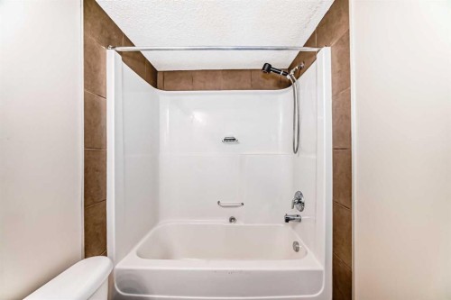 5103-69 Country Village Manor Ne, Calgary, AB - Indoor Photo Showing Bathroom