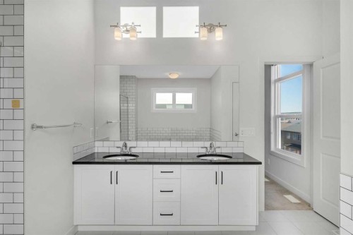 34 Sage Bluff Heights Nw, Calgary, AB - Indoor Photo Showing Bathroom