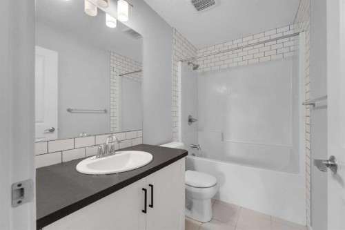 34 Sage Bluff Heights Nw, Calgary, AB - Indoor Photo Showing Bathroom