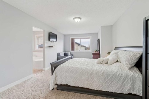206 Bridlecreek Green Sw, Calgary, AB - Indoor Photo Showing Bedroom