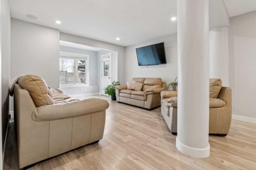 206 Bridlecreek Green Sw, Calgary, AB - Indoor Photo Showing Living Room