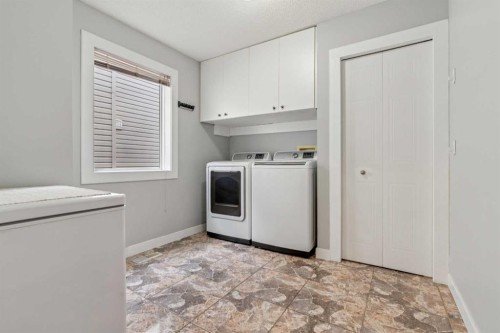 206 Bridlecreek Green Sw, Calgary, AB - Indoor Photo Showing Laundry Room