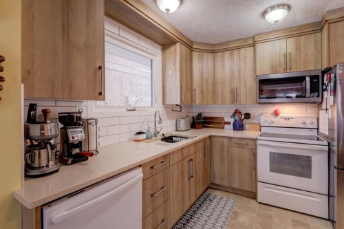 136 Templeby Place Ne, Calgary, AB - Indoor Photo Showing Kitchen