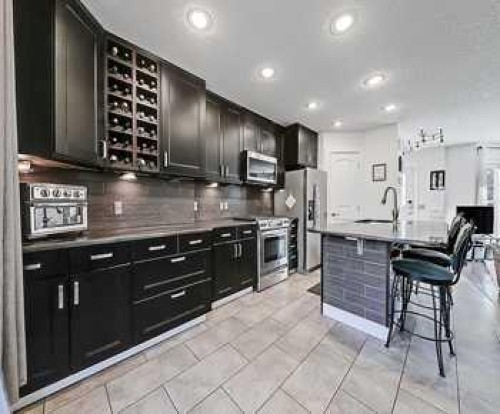 7 Prestwick Crescent Se, Calgary, AB - Indoor Photo Showing Kitchen With Upgraded Kitchen