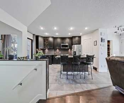 7 Prestwick Crescent Se, Calgary, AB - Indoor Photo Showing Other Room