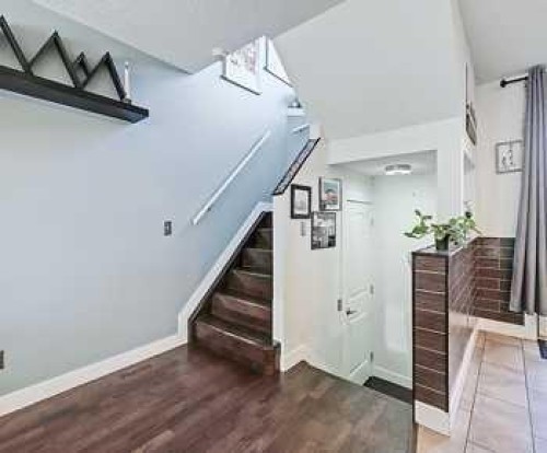 7 Prestwick Crescent Se, Calgary, AB - Indoor Photo Showing Other Room