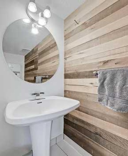 7 Prestwick Crescent Se, Calgary, AB - Indoor Photo Showing Bathroom