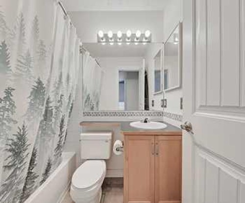 7 Prestwick Crescent Se, Calgary, AB - Indoor Photo Showing Bathroom