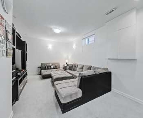 7 Prestwick Crescent Se, Calgary, AB - Indoor