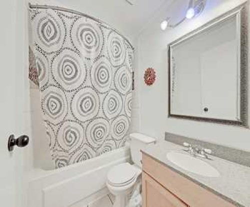 7 Prestwick Crescent Se, Calgary, AB - Indoor Photo Showing Bathroom