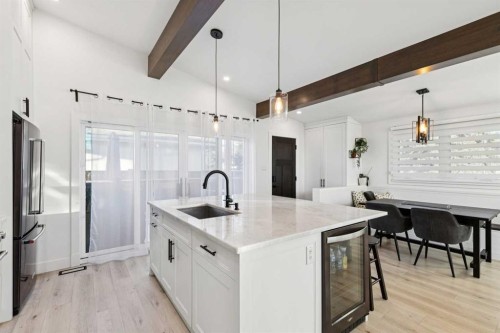 412 88 Avenue Se, Calgary, AB - Indoor Photo Showing Kitchen With Upgraded Kitchen