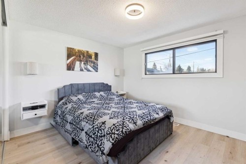 412 88 Avenue Se, Calgary, AB - Indoor Photo Showing Bedroom
