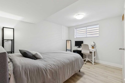 412 88 Avenue Se, Calgary, AB - Indoor Photo Showing Bedroom