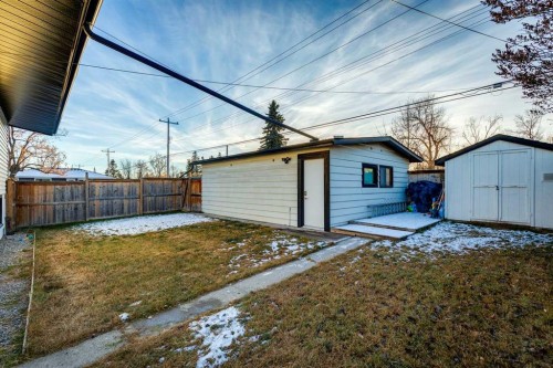 412 88 Avenue Se, Calgary, AB - Outdoor