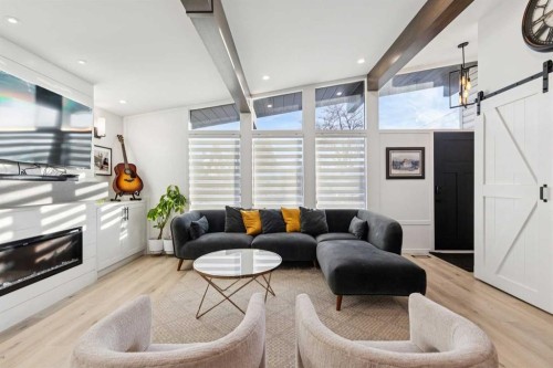 412 88 Avenue Se, Calgary, AB - Indoor Photo Showing Living Room With Fireplace
