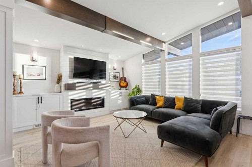 412 88 Avenue Se, Calgary, AB - Indoor Photo Showing Living Room