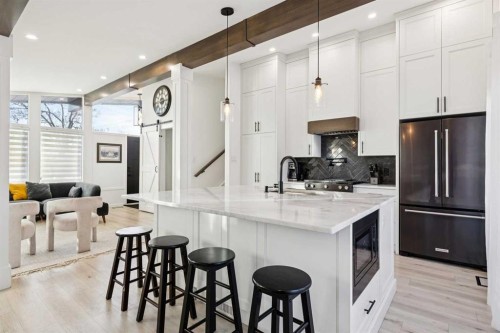 412 88 Avenue Se, Calgary, AB - Indoor Photo Showing Kitchen With Upgraded Kitchen