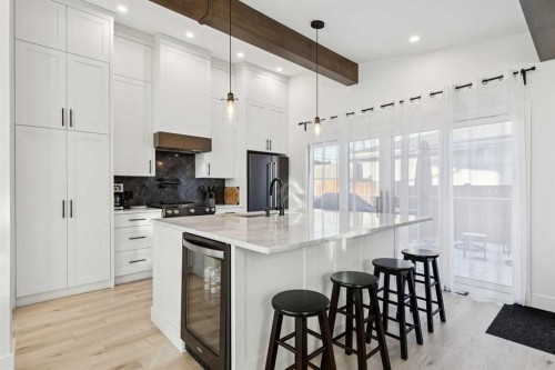 412 88 Avenue Se, Calgary, AB - Indoor Photo Showing Kitchen With Upgraded Kitchen