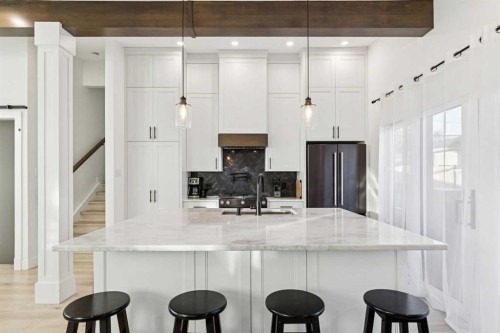 412 88 Avenue Se, Calgary, AB - Indoor Photo Showing Kitchen With Upgraded Kitchen