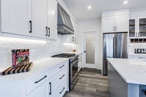 714 Mandalay Link, Carstairs, AB - Indoor Photo Showing Kitchen With Upgraded Kitchen