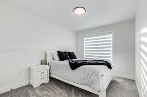 714 Mandalay Link, Carstairs, AB - Indoor Photo Showing Bedroom