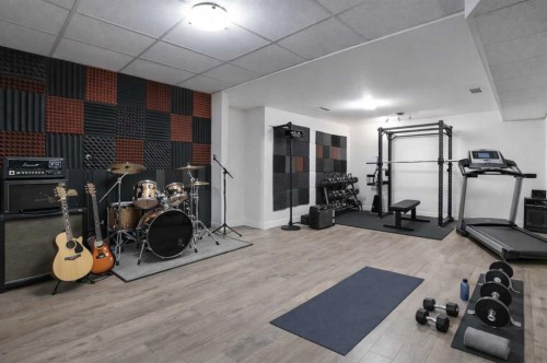 117 Walden Square Se, Calgary, AB - Indoor Photo Showing Gym Room