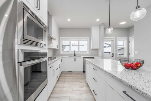 89 Magnolia Grove Se, Calgary, AB - Indoor Photo Showing Kitchen With Upgraded Kitchen