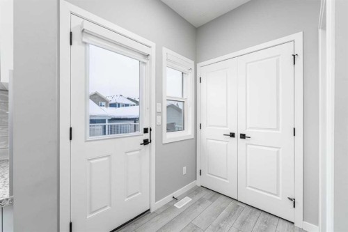 89 Magnolia Grove Se, Calgary, AB - Indoor Photo Showing Other Room