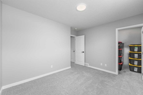 89 Magnolia Grove Se, Calgary, AB - Indoor Photo Showing Other Room