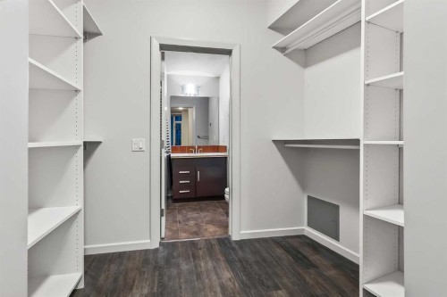1601-1410 1 Street Se, Calgary, AB - Indoor With Storage