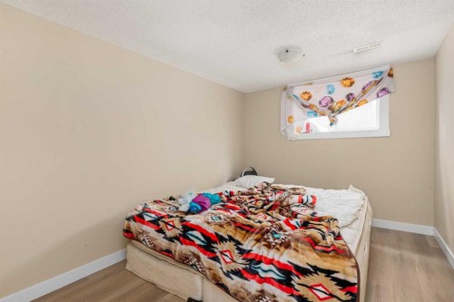 268 Madeira Place Ne, Calgary, AB - Indoor Photo Showing Bedroom
