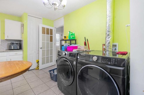 268 Madeira Place Ne, Calgary, AB - Indoor Photo Showing Laundry Room