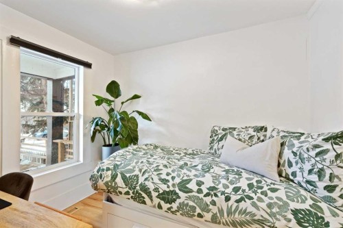 2514 16A Street Sw, Calgary, AB - Indoor Photo Showing Bedroom