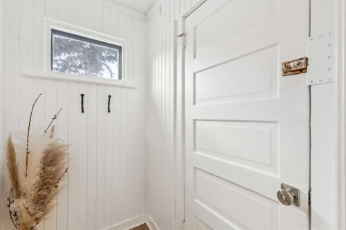 2514 16A Street Sw, Calgary, AB - Indoor Photo Showing Other Room