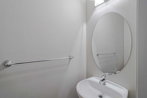 206 Pantego View Nw, Calgary, AB - Indoor Photo Showing Bathroom