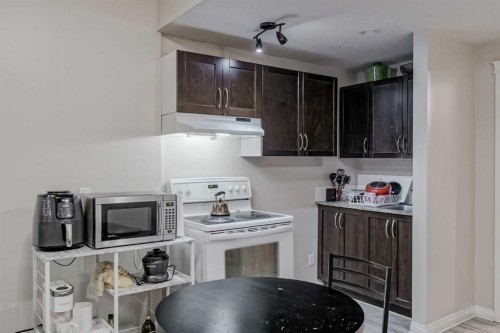 206 Pantego View Nw, Calgary, AB - Indoor Photo Showing Kitchen