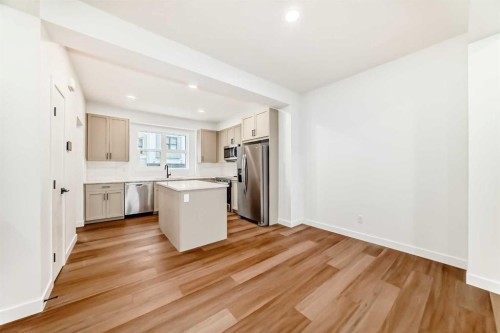 103-30 Rochester View Nw, Calgary, AB - Indoor Photo Showing Kitchen
