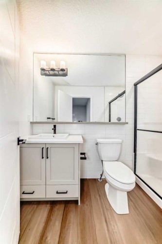 103-30 Rochester View Nw, Calgary, AB - Indoor Photo Showing Bathroom