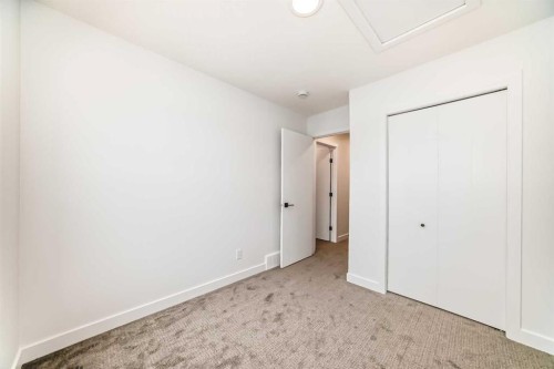 103-30 Rochester View Nw, Calgary, AB - Indoor Photo Showing Other Room