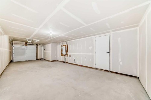103-30 Rochester View Nw, Calgary, AB - Indoor Photo Showing Garage