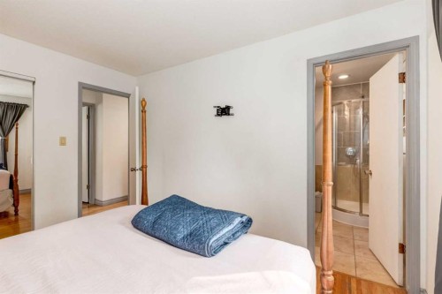 7103 Hunterwood Road Nw, Calgary, AB - Indoor Photo Showing Bedroom