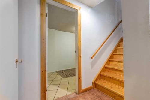 7103 Hunterwood Road Nw, Calgary, AB - Indoor Photo Showing Other Room