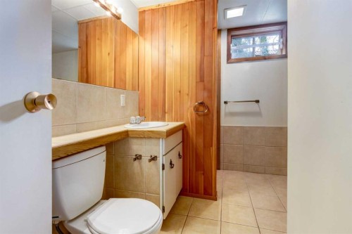 7103 Hunterwood Road Nw, Calgary, AB - Indoor Photo Showing Bathroom