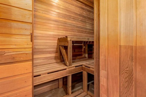 7103 Hunterwood Road Nw, Calgary, AB - Indoor Photo Showing Other Room