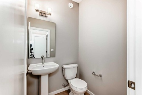 182 Walgrove Manor Se, Calgary, AB - Indoor Photo Showing Bathroom