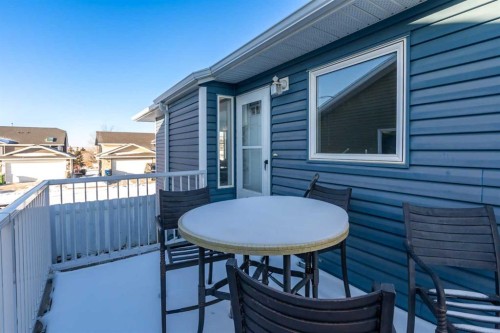 90 Elizabeth Way Se, Airdrie, AB - Outdoor