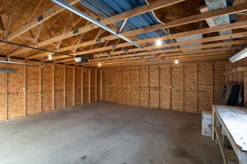 90 Elizabeth Way Se, Airdrie, AB - Indoor Photo Showing Other Room