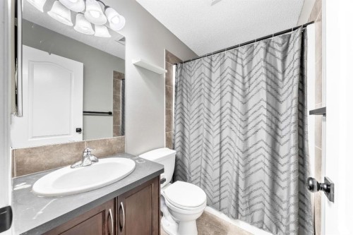 84 Cimarron Grove Close, Okotoks, AB - Indoor Photo Showing Bathroom